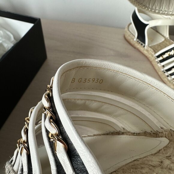Chanel Bicolor CC Ankle Strap Espadrille Sandals Sz 37 Chain On Straps Black/Whi - Picture 10 of 15